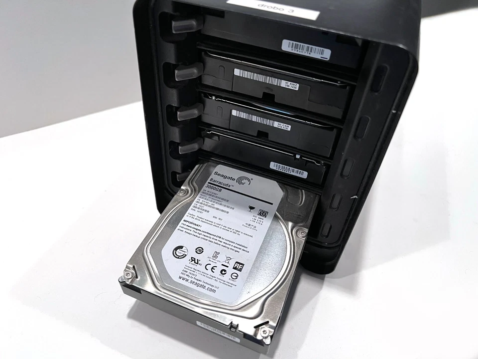 Drobo 5D DRDR5-A EXTERNAL RAID ENCLOSURE 10TB (5 x 3TB Drives) Thunderbolt, USB3 - Image 4 of 4