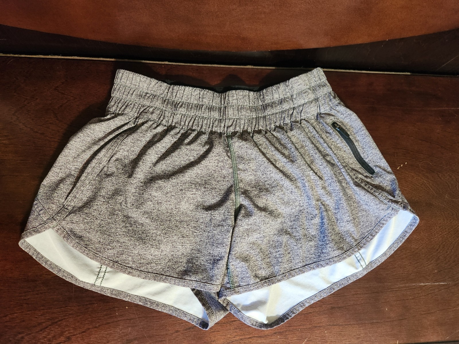 Womens Lululemon Tracker Short V * 3.5