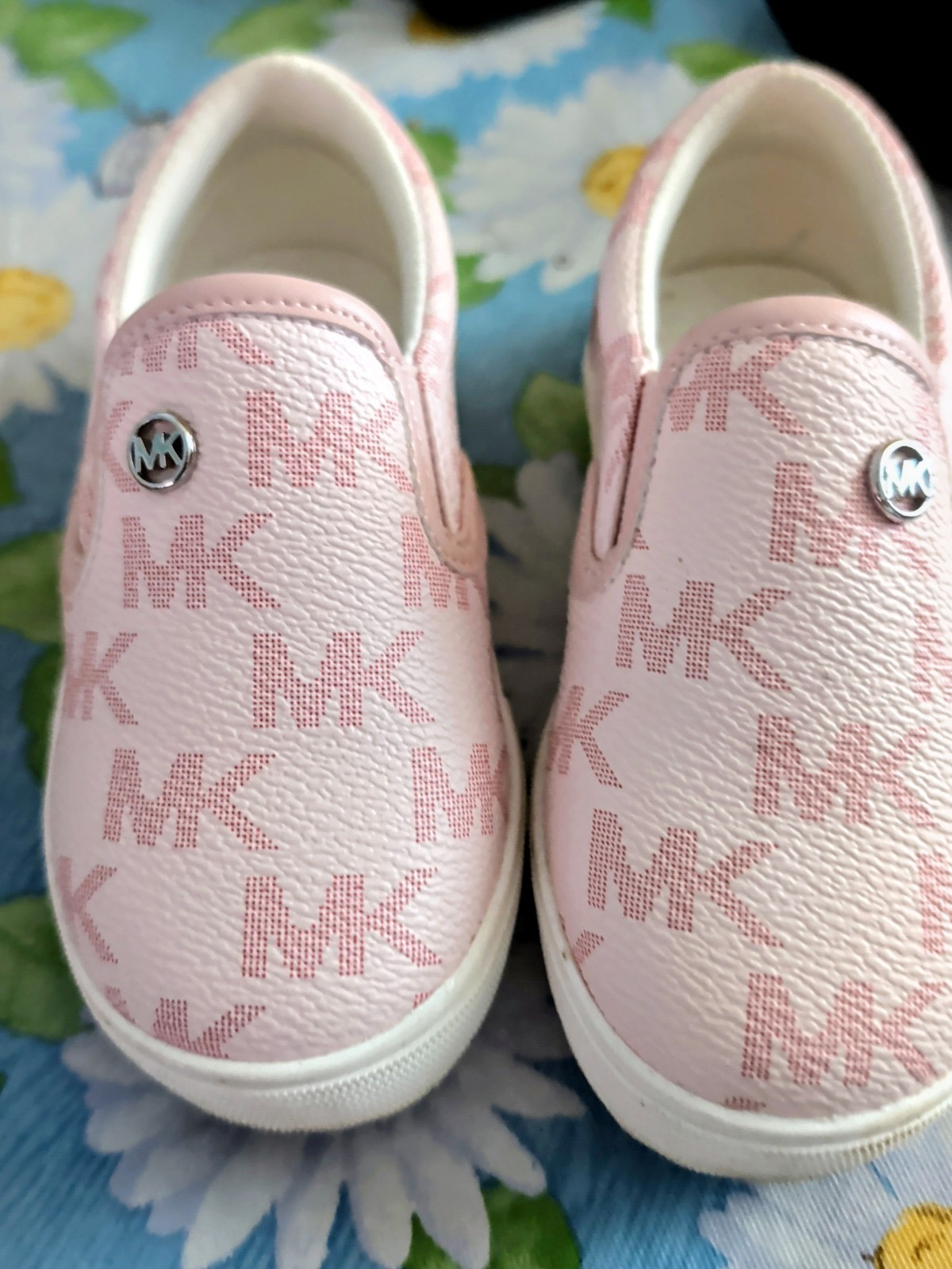Michael Kors Kids Girls Pink/White MK Logo Slip-On Low Top Sneakers US 7