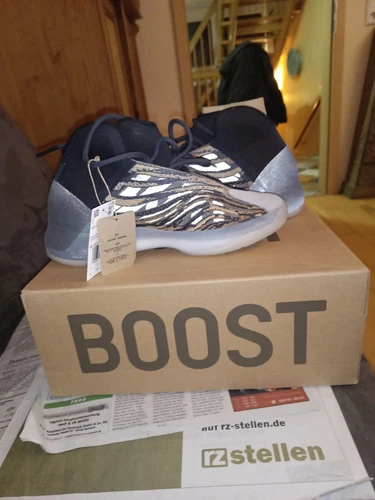 Yeezy QNTM Amber Tint größe 42 new Ungetragen 