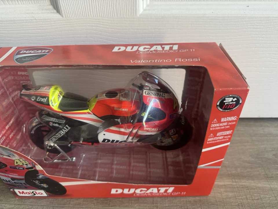 Maisto DUCATI Desmosedici GP 11 Scale 1:10 Valentino Rossi - Image 3 of 4