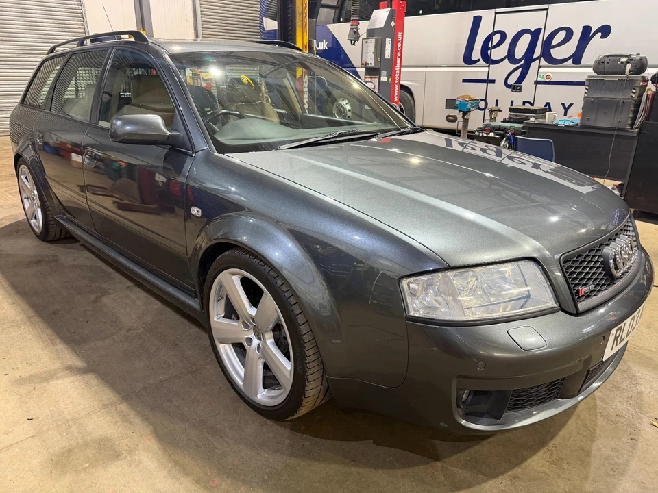 Audi RS6 (C5) Avant - Image 2 of 4