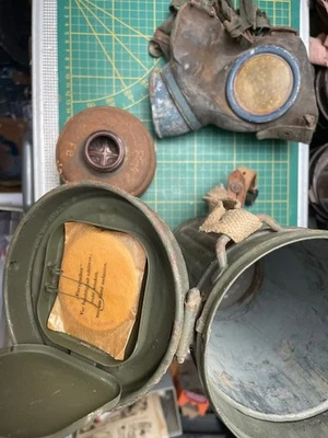 Masque à gaz allemand WW2 complet avec boîtier, filtre FE 41 et sangles - Photo 1/4