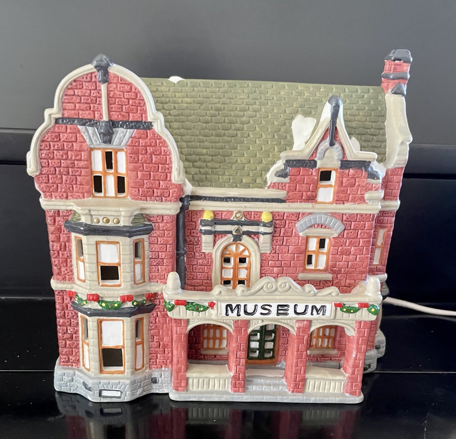 St Nicholas Square Museum of Natural Sciene Illuminated Christmas Village w Box