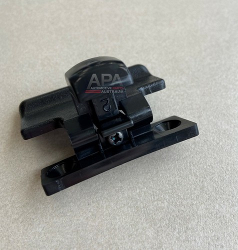 GENUINE Mitsubishi Pajero NM to NX Upper Glove Box Latch Lock Centre Console - Picture 3 of 3