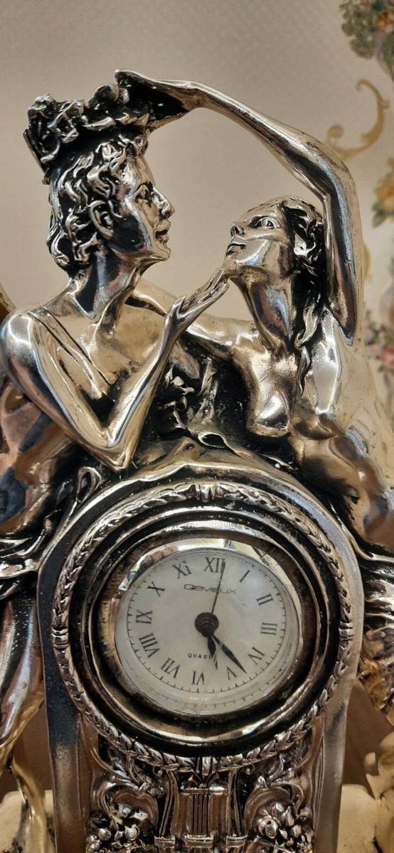 mantel clock 