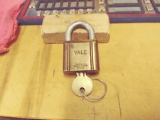 vintage/antique yale 773  padlock w/key  2P579