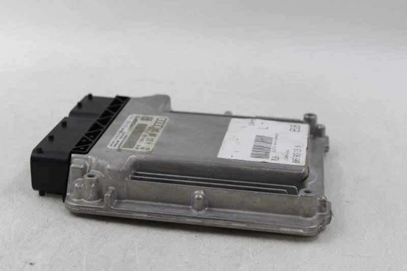 Módulo de control electrónico ECM de ECU de motor 2,0 L turbo para AUDI A4 2015 OEM #27009 Foto 4 de 4
