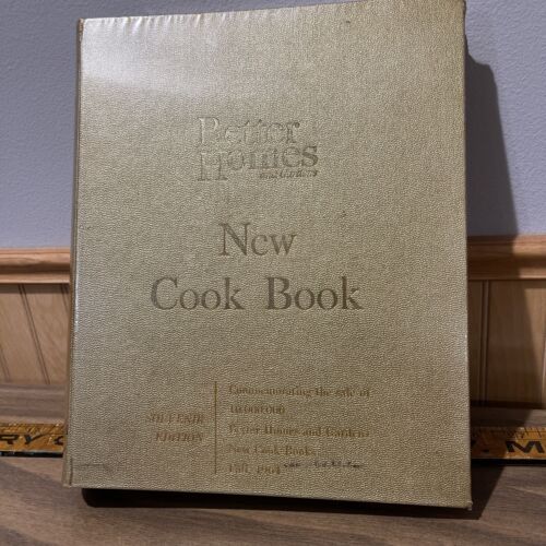 Vintage Better Homes & Gardens New Cook Book Souvenir Edition Gold - SEALED NEW - Picture 1 of 8