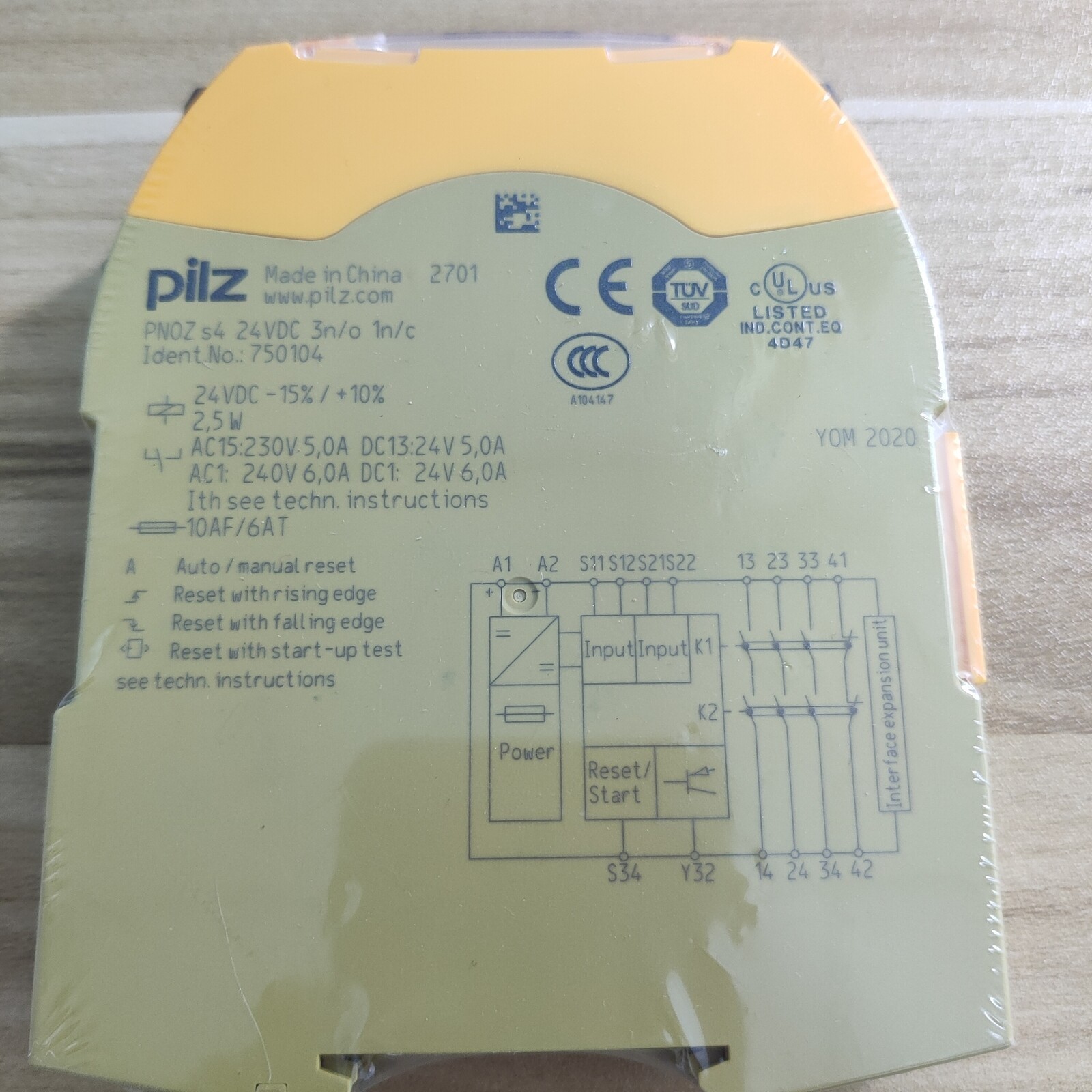 1PC New Sealed PILZ 750104 Relay PNOZ s4 24VDC 3n/o 1n/c 750104