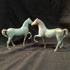 Paire De Statuette De Chevaux En Laiton Patine Verte Hauteur 14.5 Cm.