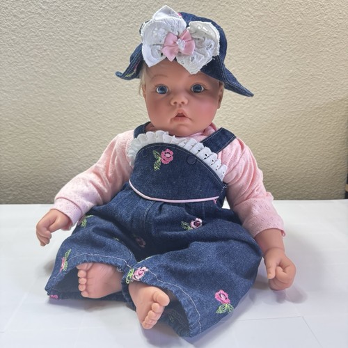 LEE MIDDLETON REVA REBORN BABY Pullover Blumen Overall Life Like Doll - Bild 4 von 11