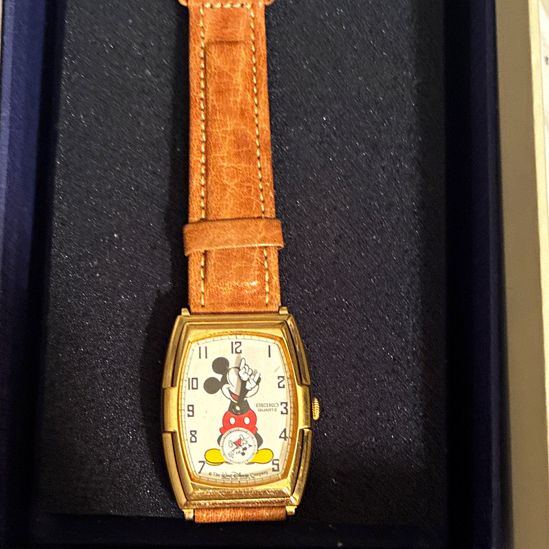 Seiko Quartz Disney Mickey Mouse Watch Character Dial Brown Leather Strap