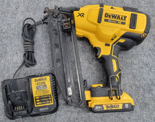 Dewalt DCN660 20V MAX XR Brushless 16GA Finish Nailer, Battery And Charger