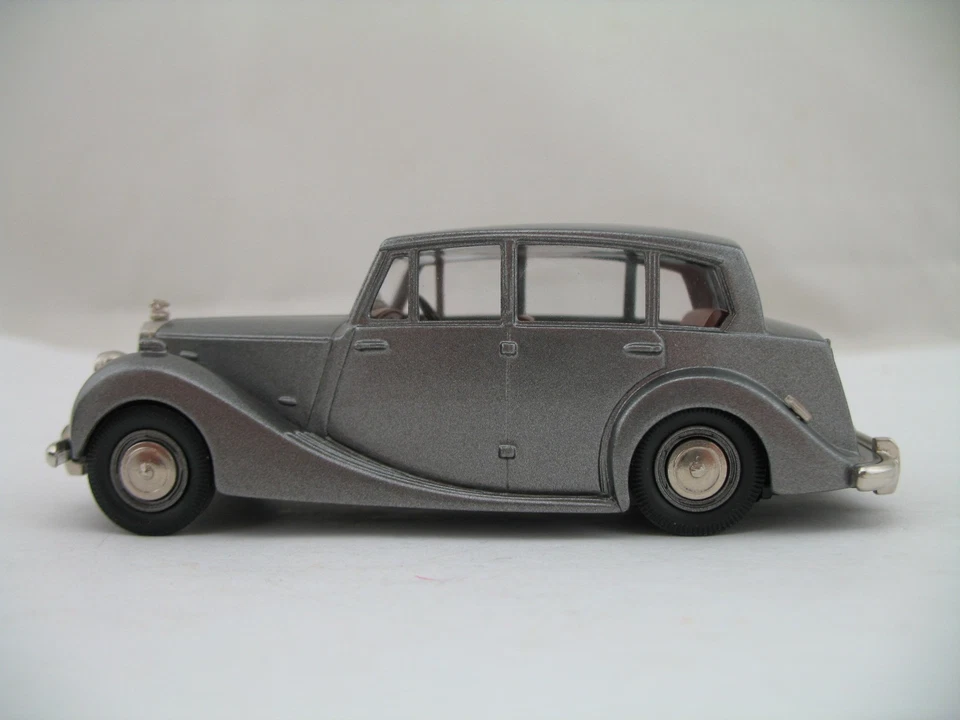 Lansdowne 1:43 Model LD 8: 1954 Triumph Renown Saloon, MIB - Image 2 of 4