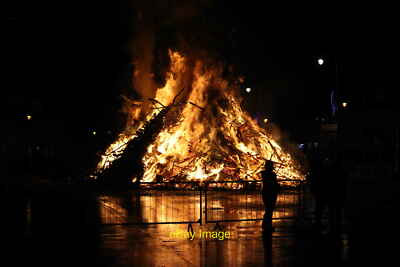 Photo 12x8 Biggar Hogmanay Bonfire  c2015