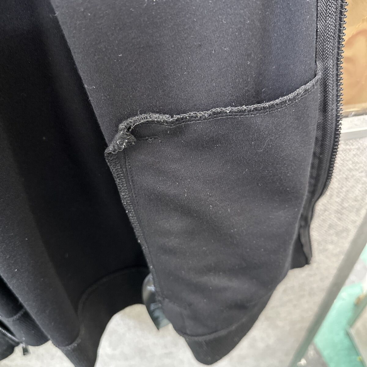 Guess Mens Black/White Full Zip Long Sleeve Track Jacket Guess Mens Black/White Full Zip Long Sleeve Track Jacket