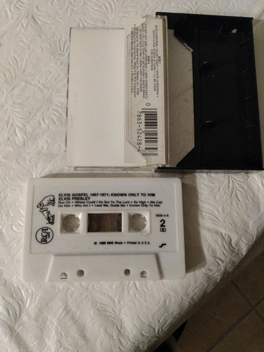 Elvis' Christmas Album - Vintage Cassette RCA Camden VG+ - Picture 3 of 4