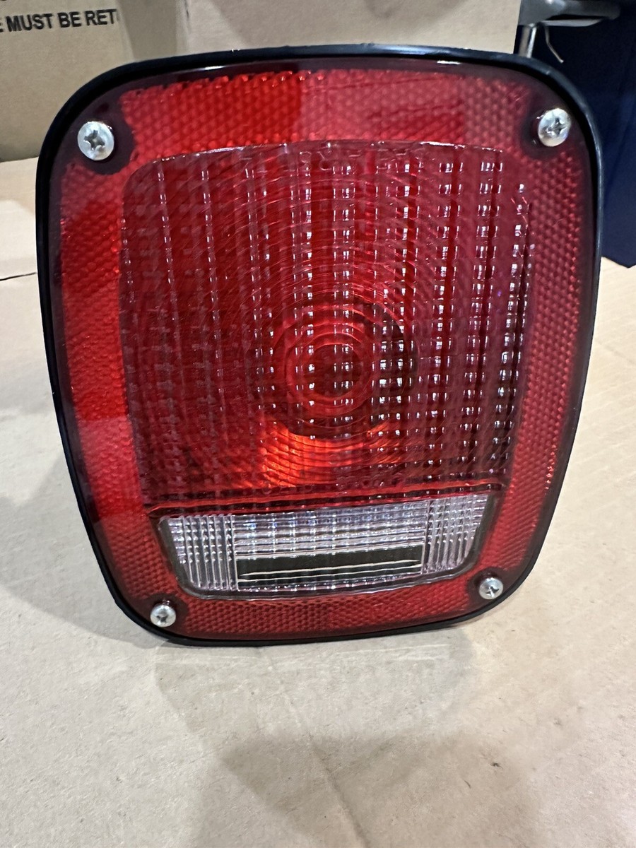Grote 53722 Stop/Tail/Turn Lamp Red 2-Stud Metri-Pack ReplcMount