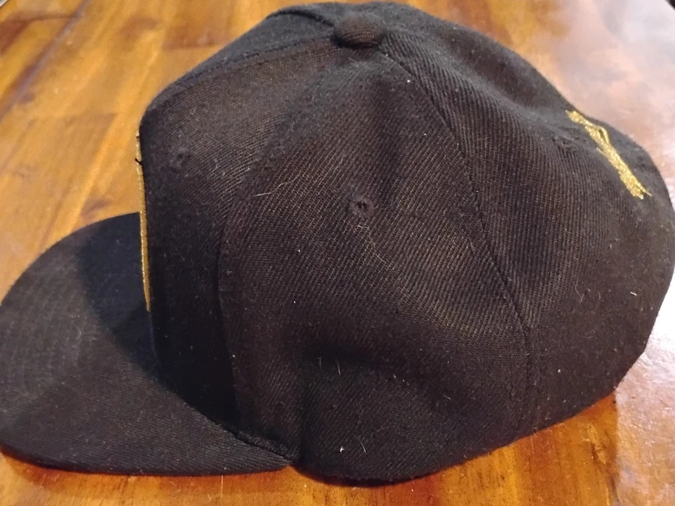 Dallas Mavericks Mitchell & Ness Fools gorra de béisbol dorada y negra snapback Foto 4 de 4