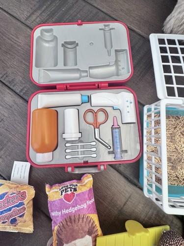 Our Generation Puppe American Pet Store Hunde Katzen Hamster, 54-teiliges Set - Bild 7 von 13