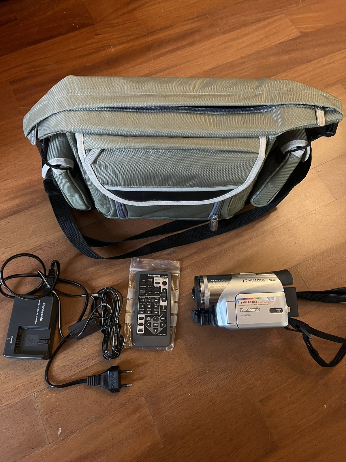 Videocamera digitale vintage Panasonic Leica NV-GS120 1.7 megapixels Sd