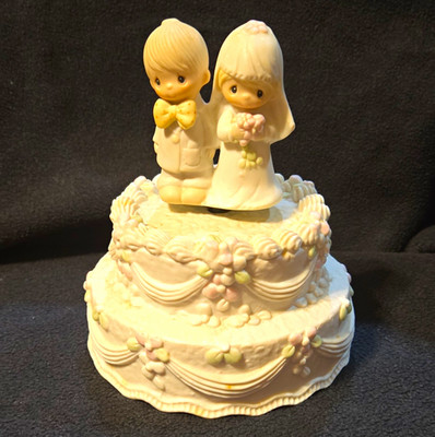 Precious Moments E-7180 The Lord Bless You & Keep You Musical Cake Topper 1981