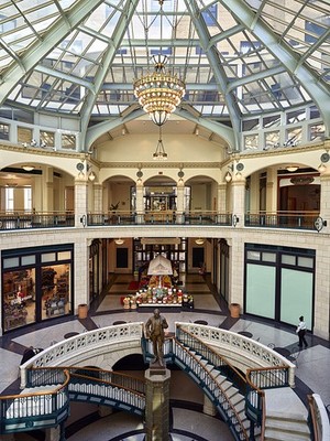 Photo:Milwaukee Wisconsin Shops of Grand Avenue Atrium 2016 Shopping Plaza