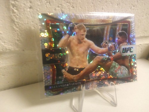 2021 Panini Select UFC Premier Level Disco Prizm Alexander Volkov #157 - Picture 2 of 4