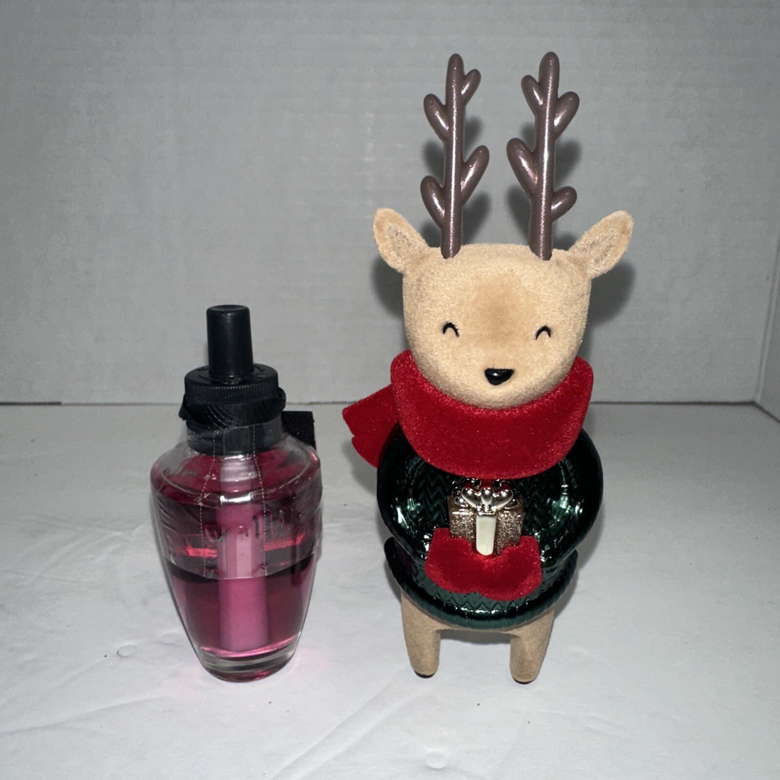 NEW Bath & Body Works Christmas Reindeer Wallflower Plug + Fragrance-image