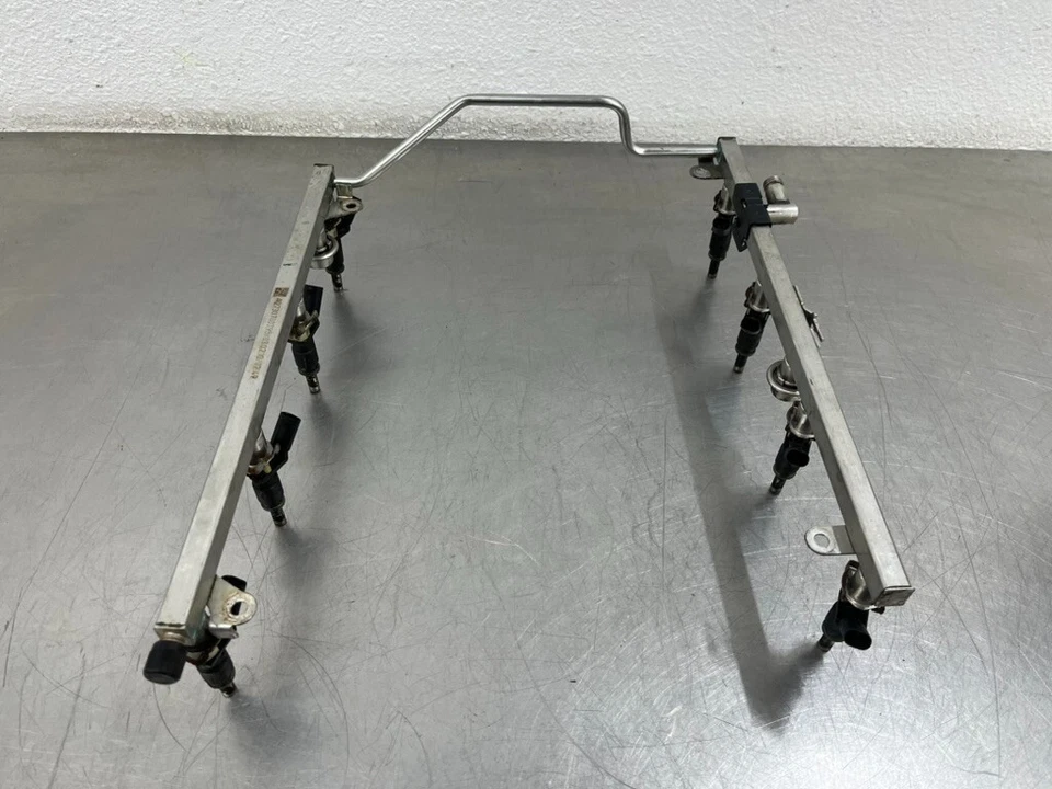 10-13 MERCEDES BENZ E550 5.5L V8 FUEL RAIL WITH INJECTORS OEM GENUINE Foto 3 de 4