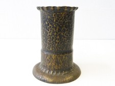 Vase aus  Kartusche ,  H&ouml;he 15cm. Nachkriegsumbau "Schwerter zu Pflugscharen"