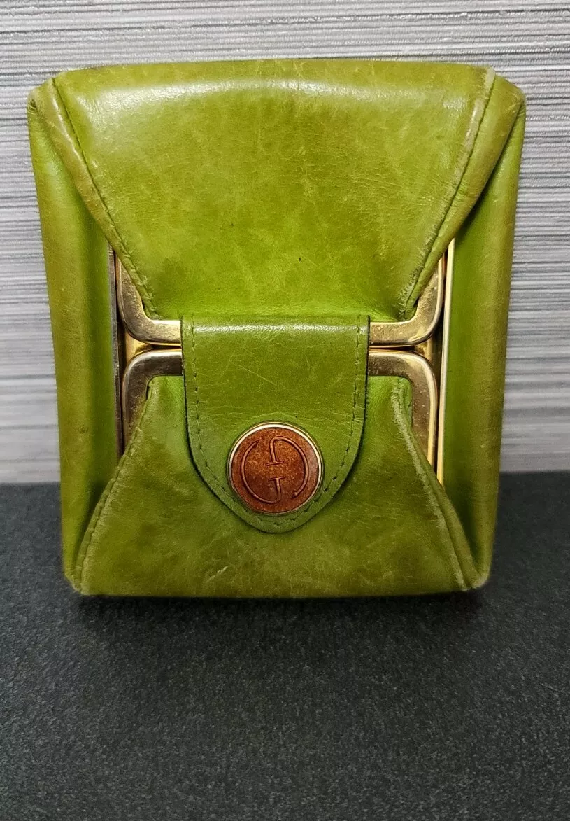 Ultra RARE Vintage GUCCI Green Leather Buckle Snap Coin Wallet Purse Keeper  GG