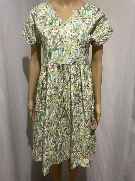 LADIES UNBRANDED SIZE S? FLOWERING CACTUS PRINT FIT AND FLARE DRESS