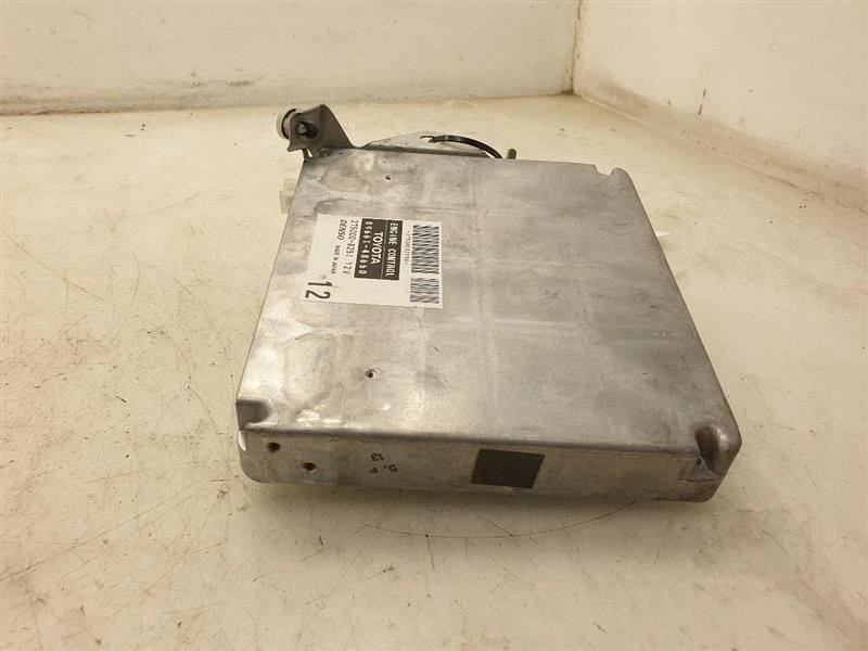 Toyota Highlander 2004 motor de 3,3 L ECM montaje de módulo de control electrónico  Foto 2 de 4