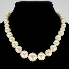 Classic Graduated Pearl Necklace — Timeless Elegance