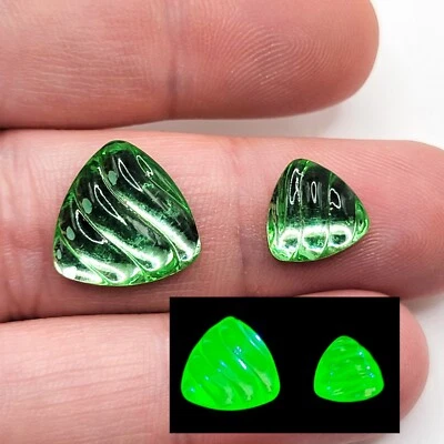 UNKNOWN Vintage Uranium Glass Cabochon Trillion Triangle Mirror Wavy Green 10mm 14mm