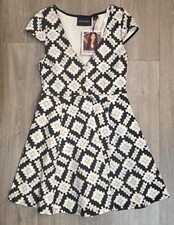 MinkPink WomenSleeveless  Dress Medium Black White Fit And Flare