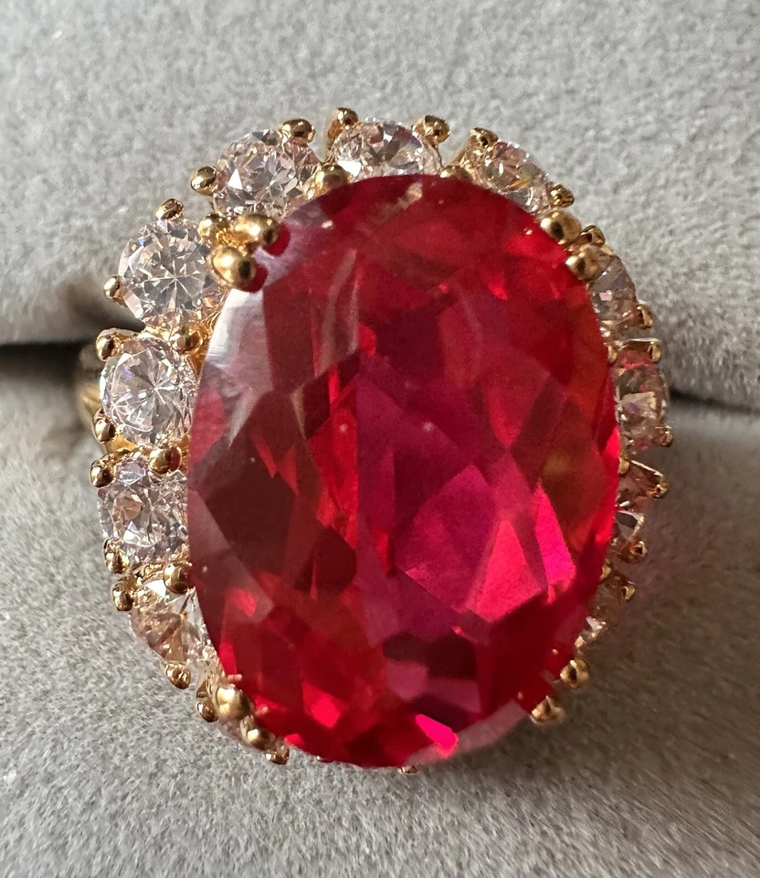 ANILLO DE CÓCTEL JACQUELINE KENNEDY RUBÍ SIMULADO CAMROSE KROSS TALLA 9 Foto 2 de 4