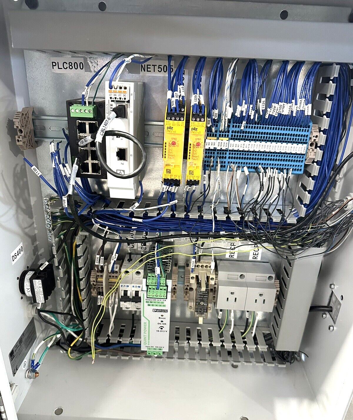 Pilz Phoenix Contact Robot Safety Relay Box Universal Robots ABB Fanuc Yaskawa