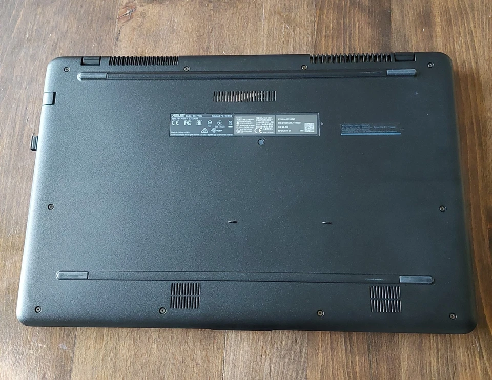 Laptop ASUS Vivobook 17, OVP, Notebooktasche, Wireless-Mouse, Pikachu Mousepad - Bild 3 von 4