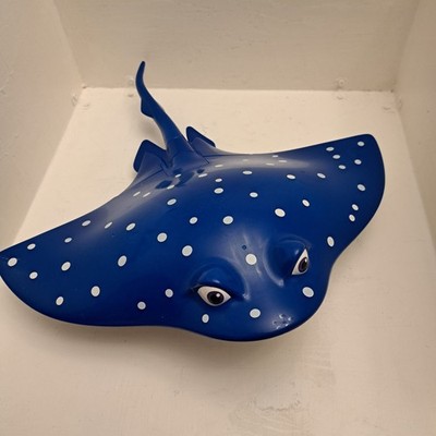 Finding Nemo Mr. Ray 3-in-1 Roll Ride & Store Stingray Toy