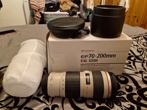 Canon EF 70-200mm F/4L USM, Lens Case LP1224 & Lens Hood ET-74