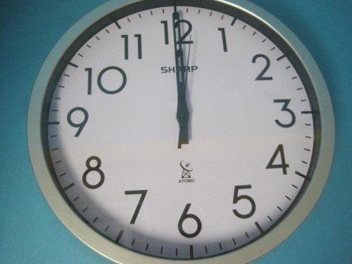 NEW SHARP ATOMIC ANALOG WALL CLOCK 12" SILVER BRUSHED FINISH SETS AUTOMATICALLY - Picture 12 of 18