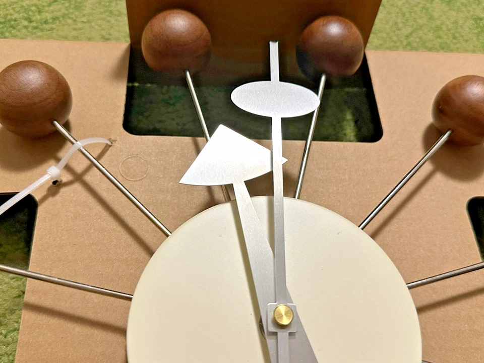 Reloj de Pared George Nelson Bola Color Marrón Reproducto Diseño Muebles Mediados 20 Foto 3 de 4