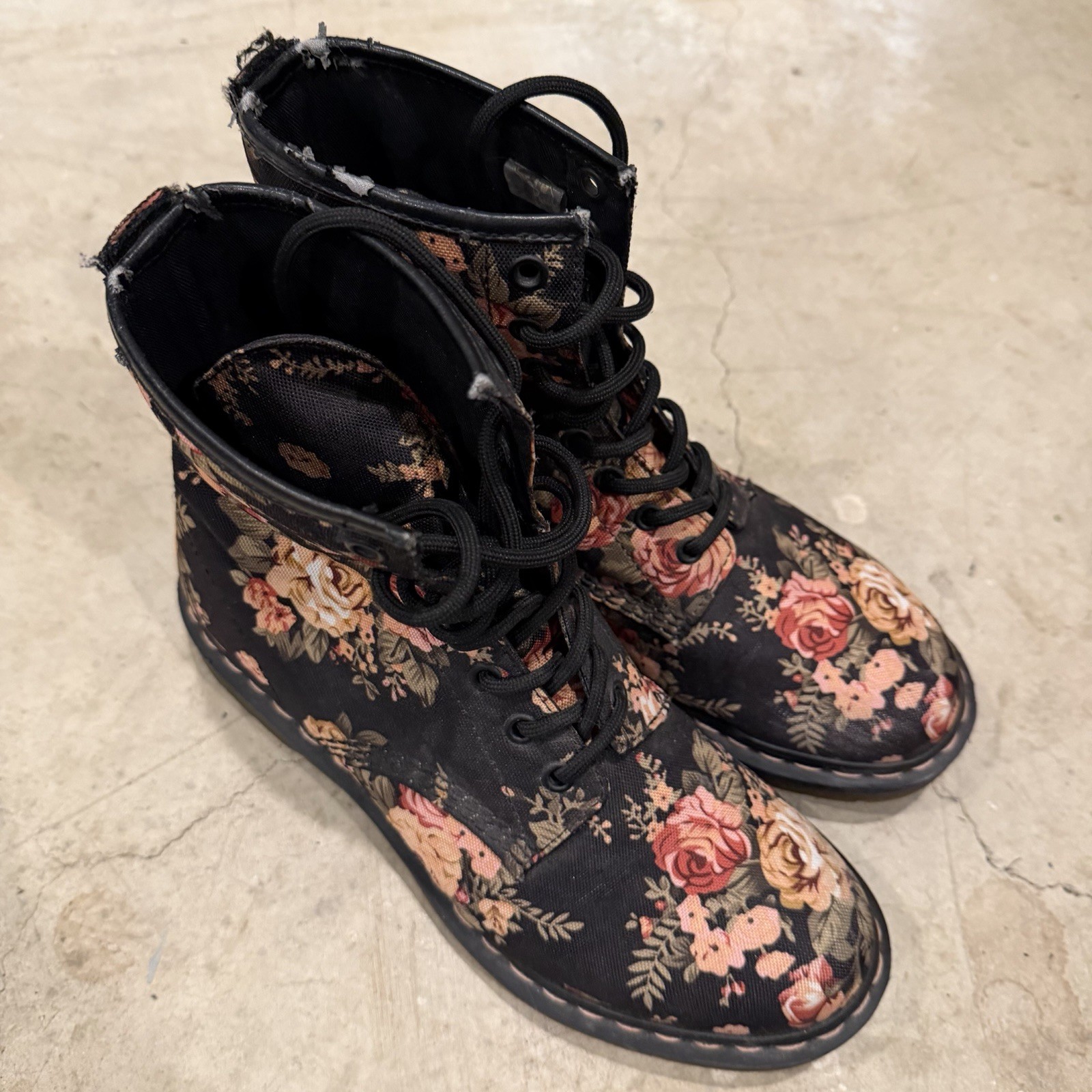 Dr Doc Martens Victorian Floral Rose Combat Boots Pink Black Womens 9 thumbnail 2