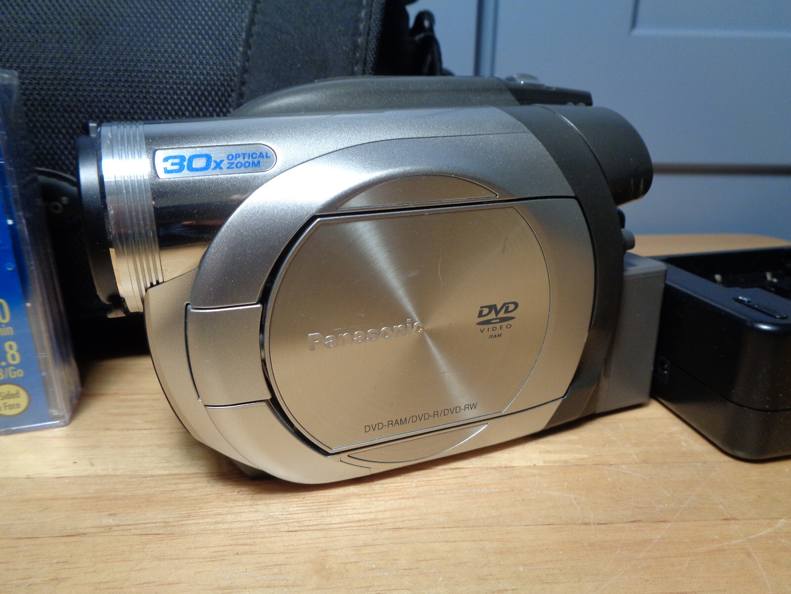 Panasonic DVD Video Camera VDR-D200 WITH BATTERY, CHARGER 3 EXTRA DVDS ...