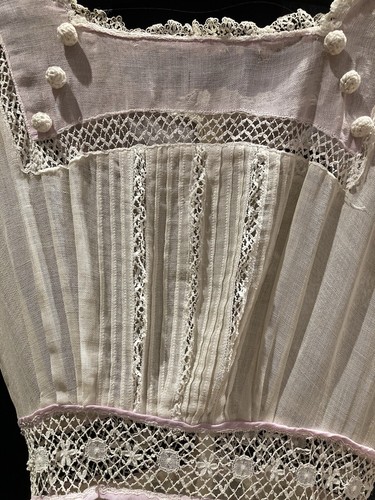 1910s Edwardian Cotton And Handmade Lace Dress Cream/Pink Antique 24”Waist - Picture 7 of 24