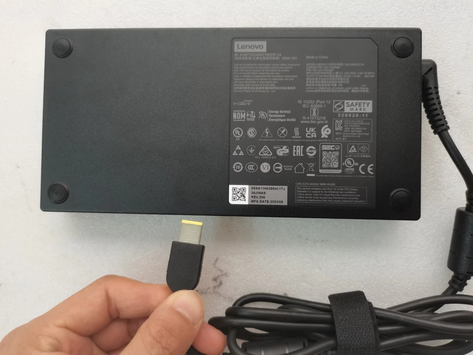 Адаптер от оригинального производителя для Lenovo 300 Вт Legion Pro 5i RTX4070 16IRX8H 20 В 15 А SA11H02884C1TJ - Изображение 3 из 4