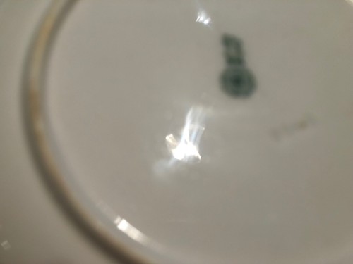 A Queen Mary scalloped edged 1911 Royal Doulton Coronation Tea/Side Plate - Picture 4 of 4